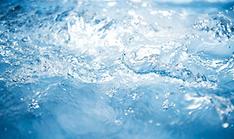 Advanced solar-powered device makes seawater drinkable