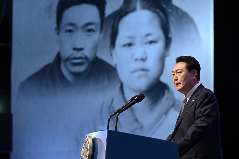 President Yoon Suk Yeol on March 1 gives a speech at a commemorative ceremony for the 104th anniversary of the March First Independence Movement at the Memorial Hall of Yu Gwan-sun in Seoul's Jung-gu District.