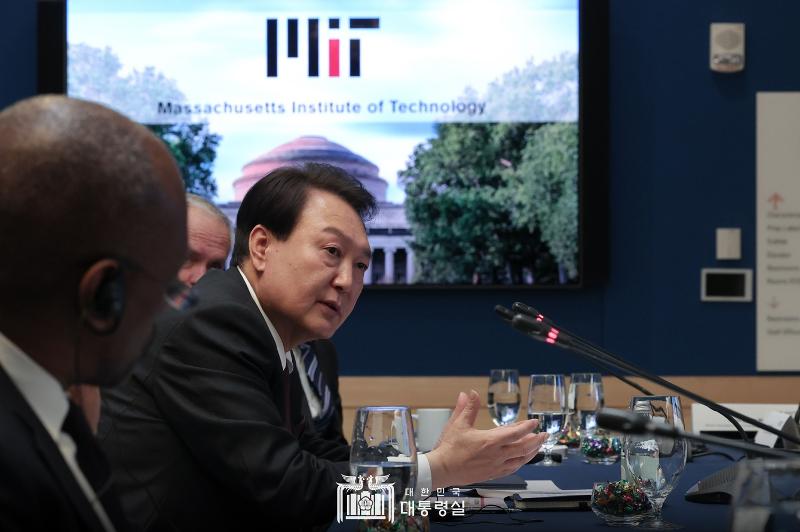 President Yoon Suk Yeol on April 28 speaks to digital biology experts and graduate students at a dialogue held at Massachusetts Institute of Technology, aka MIT, in Cambridge, Massachusetts, near Boston. As the first Korean president to visit the school, he said cooperation in creative and innovative science technology is a new future area for the bilateral alliance rather than just defense and national security.