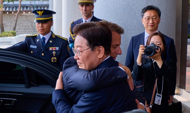 Expanded exchanges with France to boost creative, high-tech ties