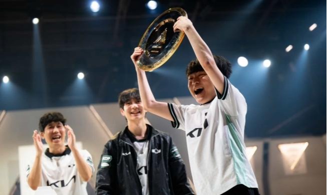 Корейская команда Dplus KIA победила в турнире по LoL на EWC 2026